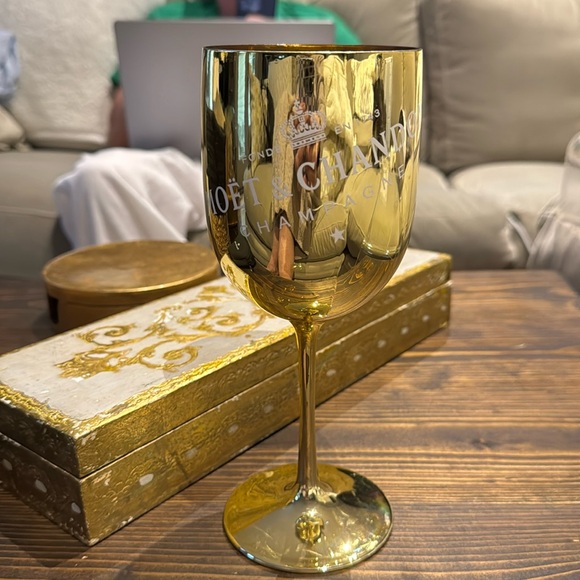 Moet Chandon champagne glass wine goblet - Picture 1 of 3
